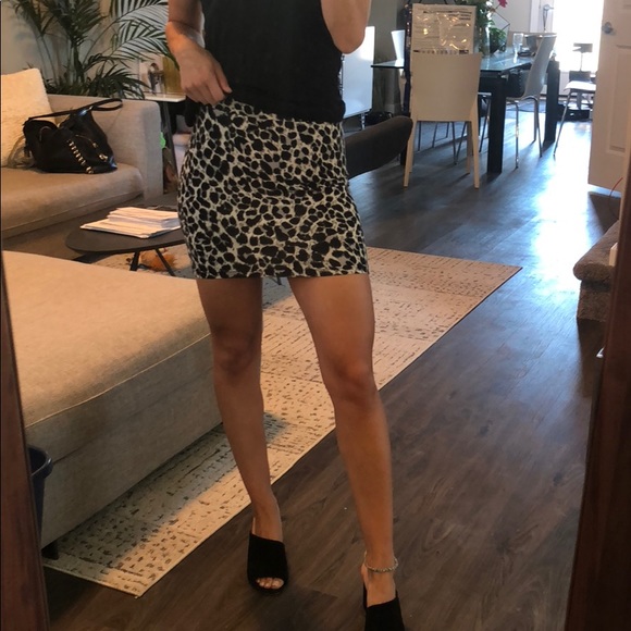 Cute mini animal print skirt! - Picture 1 of 4